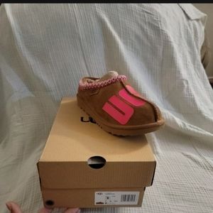 NEW AUTHENTIC UGG SLIPPERS